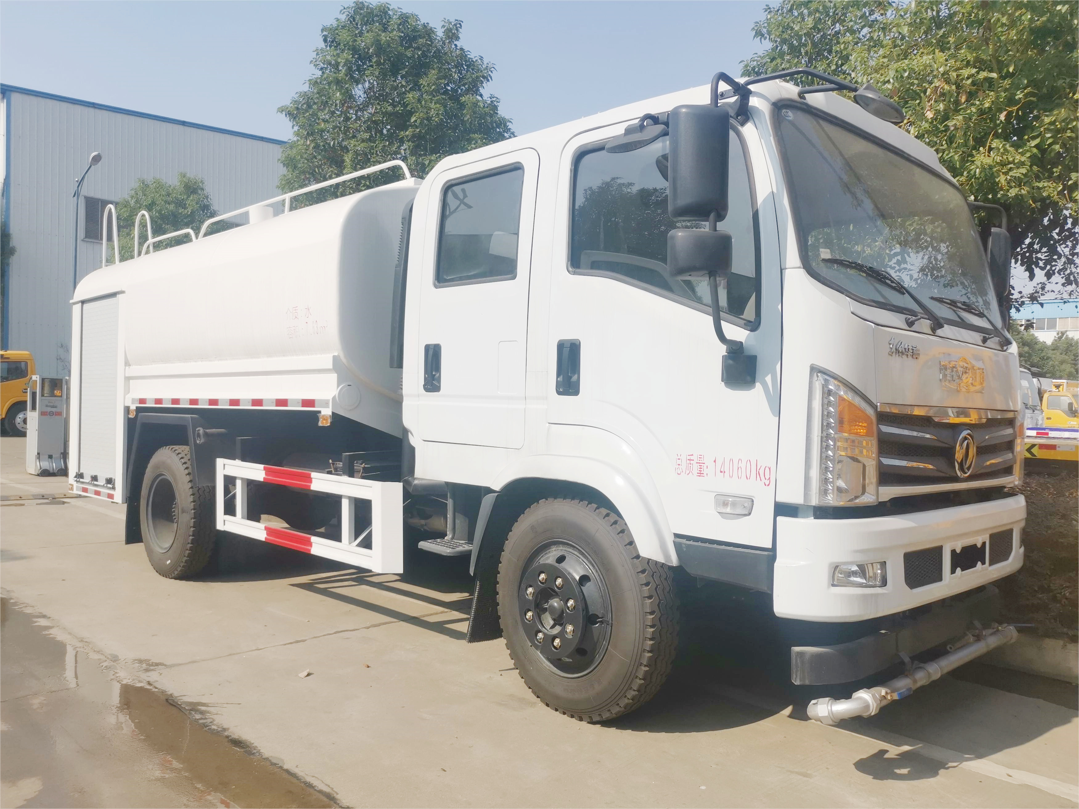 東風(fēng)雙排7.5噸消防灑水車