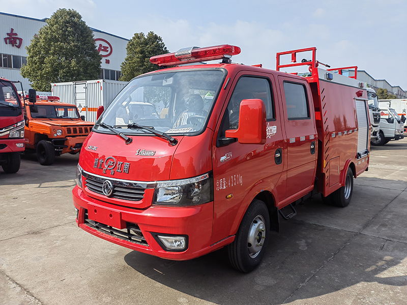 東風雙排座藍牌水罐消防車