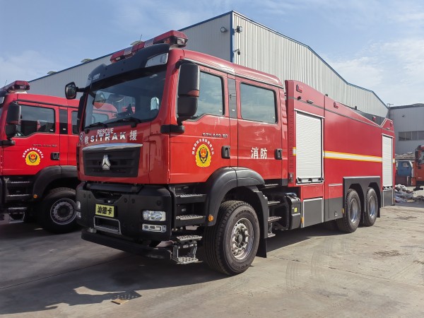 汕德卡水罐消防車 12.8 噸水